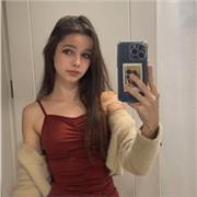 Soy una chica joven con muchas ganas de ser profesora. Hablo ruso, ucraniano(son mis lenguas nativas), inglés(C1) y español(B2), lo que me permite conectar con estudiantes de diversas culturas y ayudarles a alcanzar sus objetivos lingüísticos